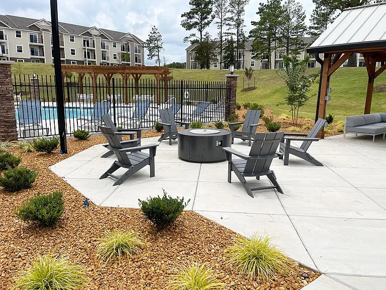 Signature Pointe Apartment Homes — Photo 48