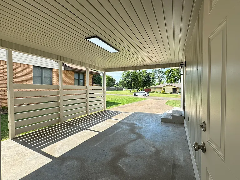 1442 E Broadway St — Photo 12