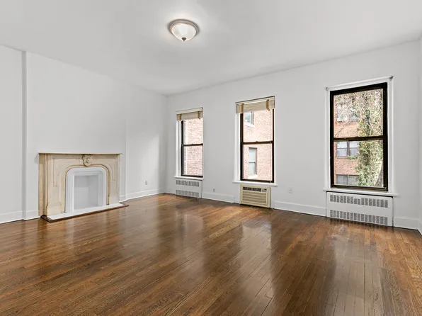 121 East 61st Street image 2 of 12
