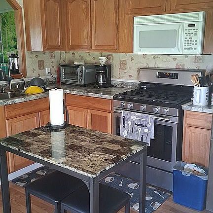 3rd image of 5852 Cleveland Rd #124