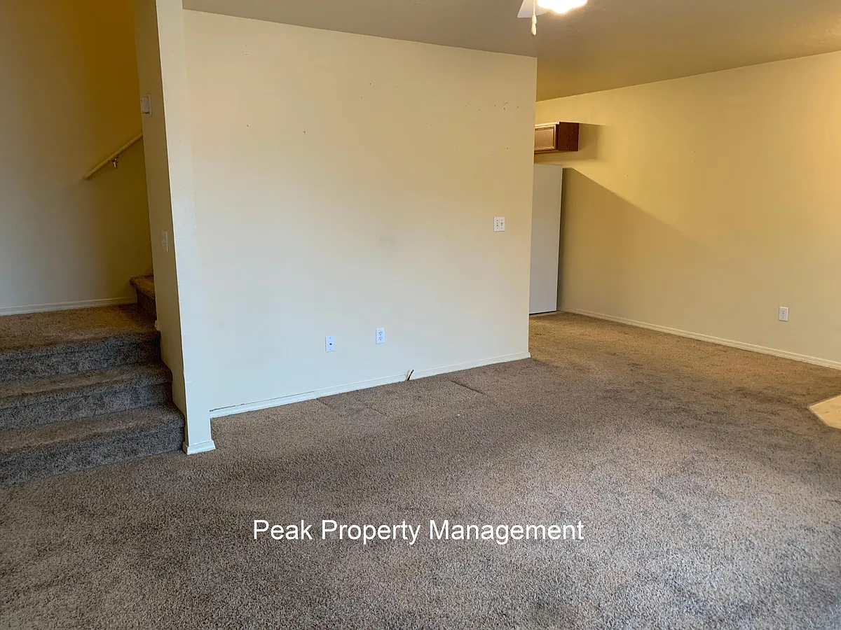 Building Photo - 106 Hunter Ct #101