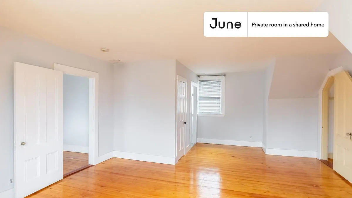 Queen bedroom in 5 bed/2.5 bath home in Newton Corner #1463 A — Photo 4