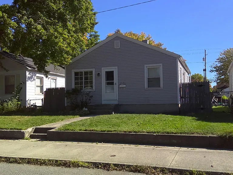 2061 Phenie St — Photo 1