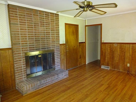 4th image of 946 Sunset Dr
