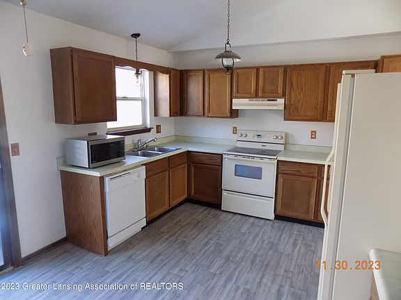 3rd image of 2431 E Provincial House Dr