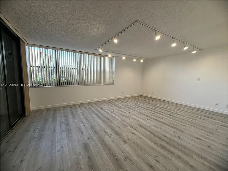 20441 NE 30th Ave #1129 — Photo 4