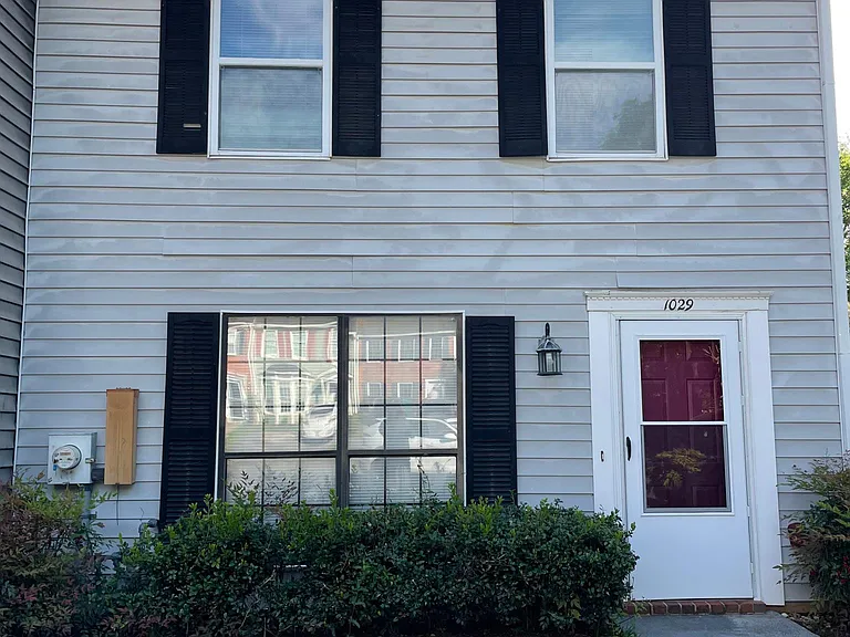 1029 Windy Oaks Ct SE — Photo 1
