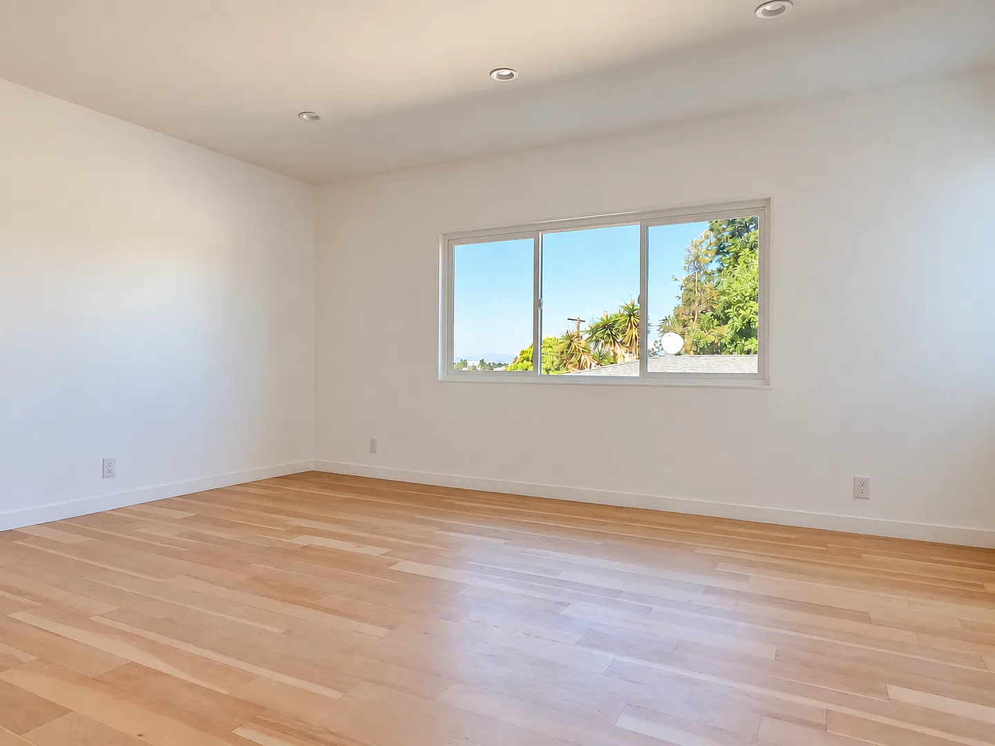 1491 Scott Ave — Photo 2