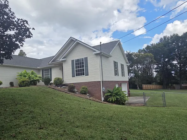 220 Roundup Ln, Lenoir City, TN 37772