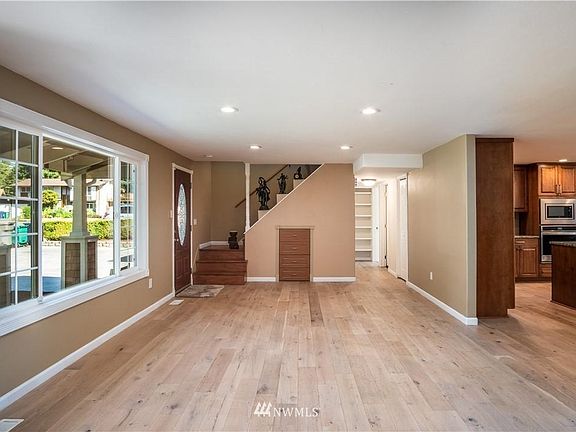 5th image of 12111 NE 137th Pl