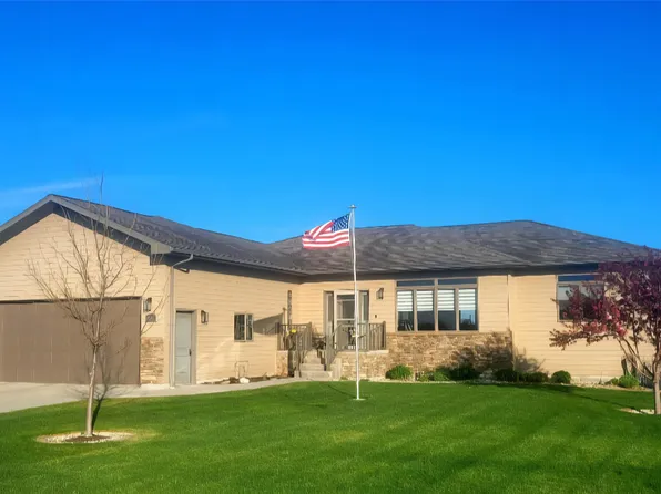 3208 Maui Dr, Mitchell, SD 57301