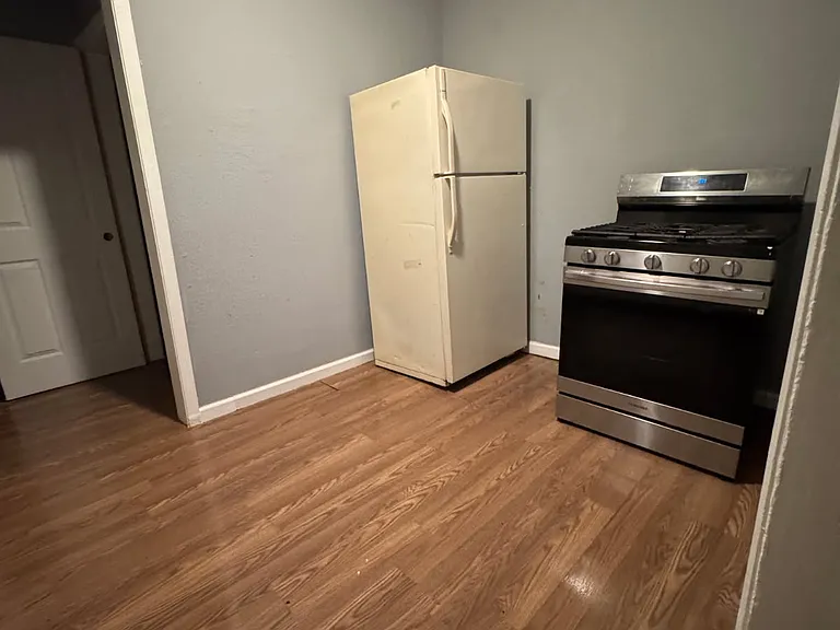 1811 Dawson St — Photo 5