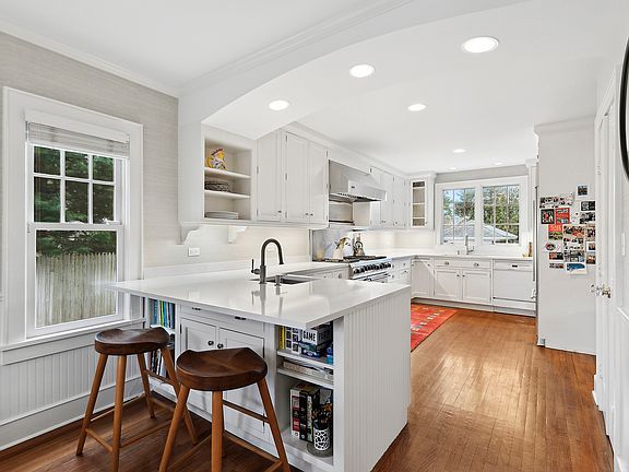 2nd image of 142 Toylsome Ln