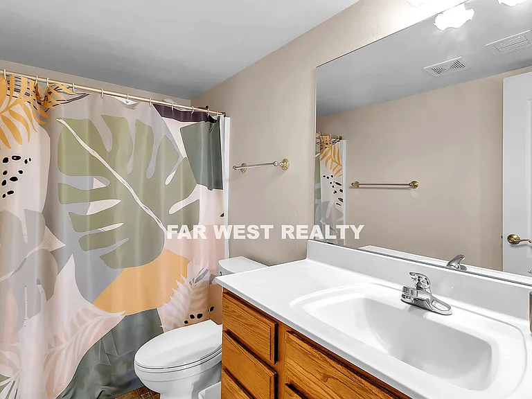 1853 Oriental Ave — Photo 14
