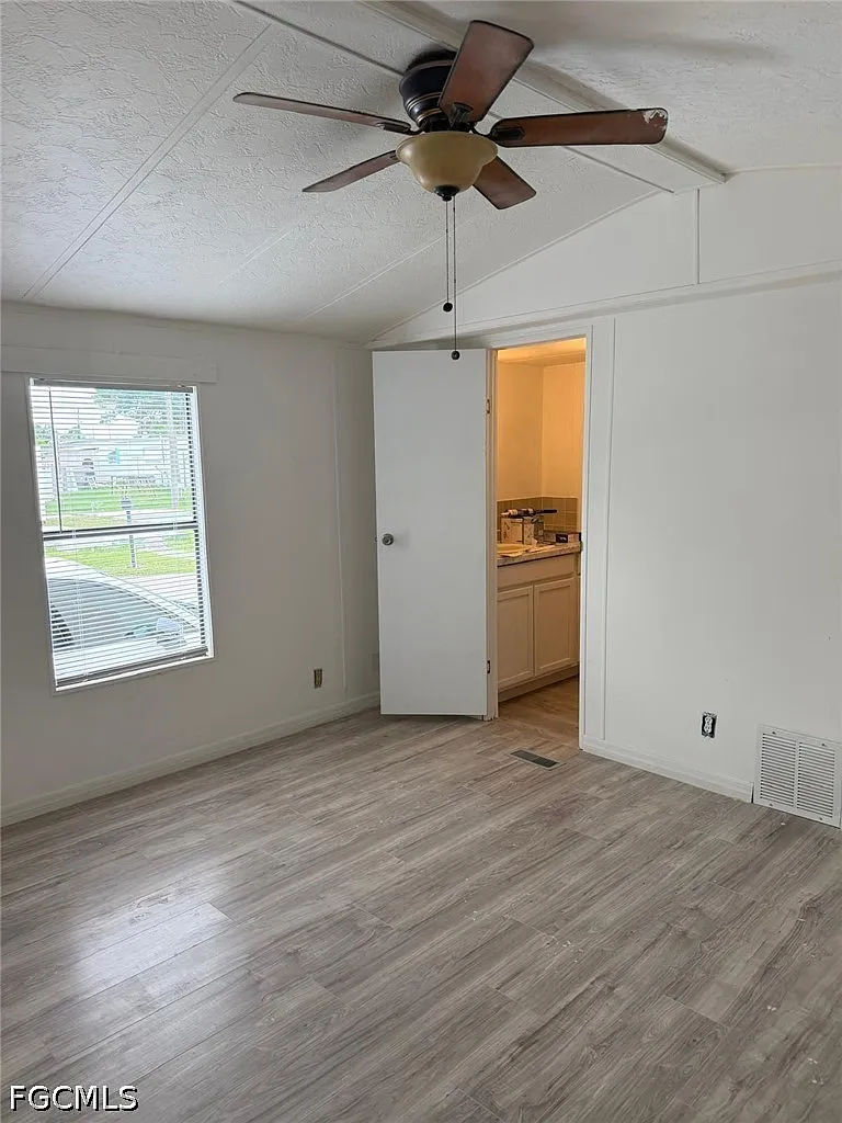 2 bed, 2.0 bath, 1320 sqft, $1,400 — Photo 3