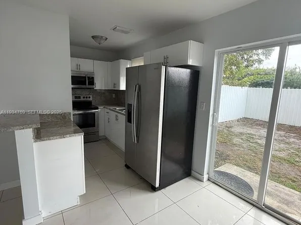 2121 NW 72nd St #2121, Miami, FL 33147