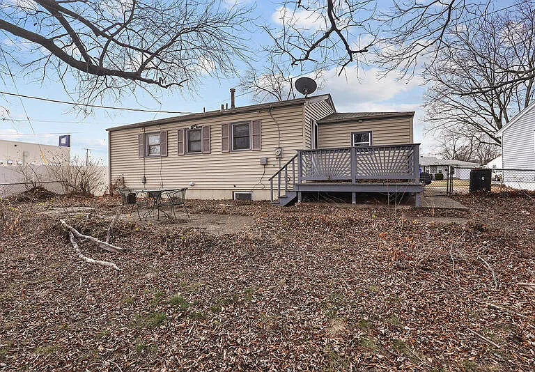 615 Florland Dr — Photo 2