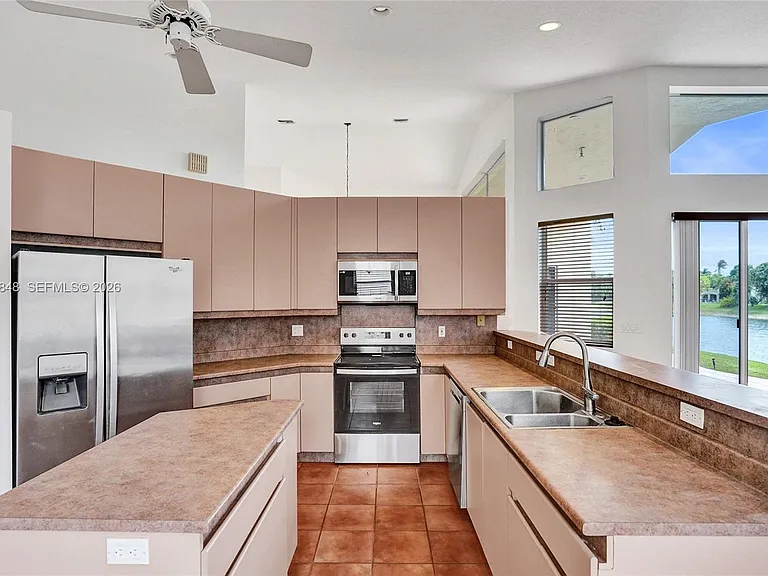 10800 Haydn Dr — Photo 27