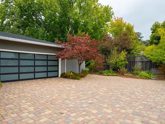 4th image of 325 Point San Pedro Road