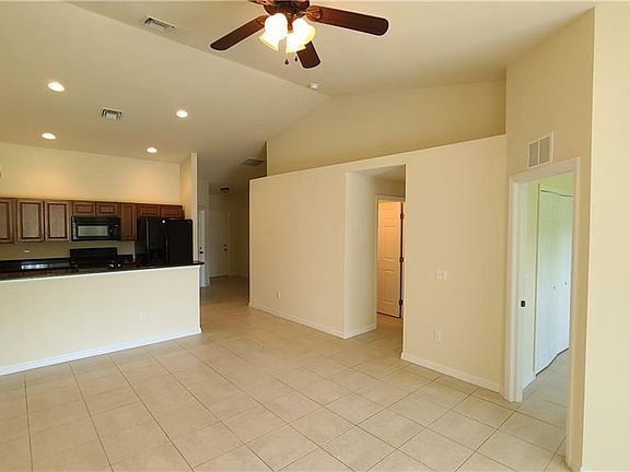 3rd image of 113 SE 12th Ter