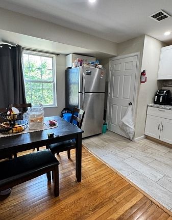 3rd image of 1427 S Wood Ave #4