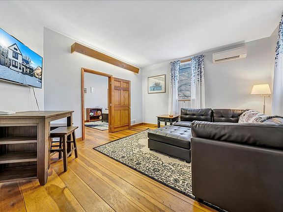 3rd image of 526 Mountain Ave SW APT 2