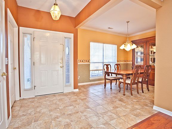 Entry & Formal Dining