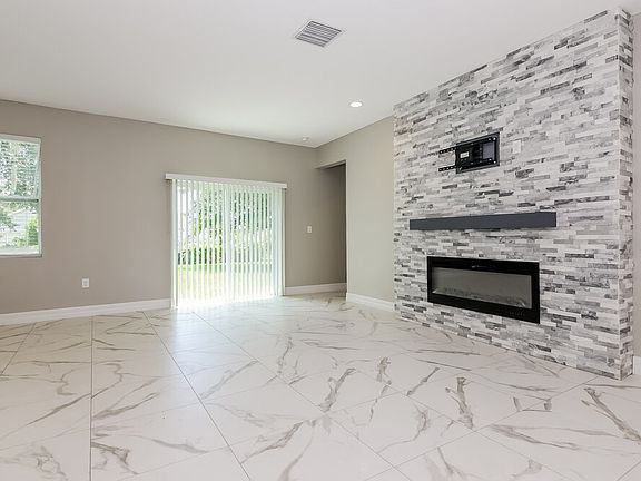 4th image of 569 Finch Ct
