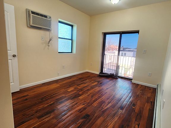 5th image of 691 Eldert Ln #2