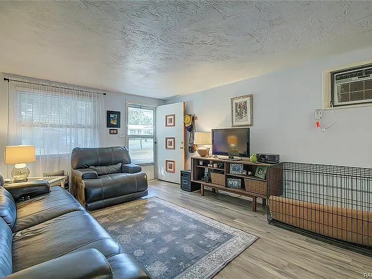 9 W Murray St — Photo 3