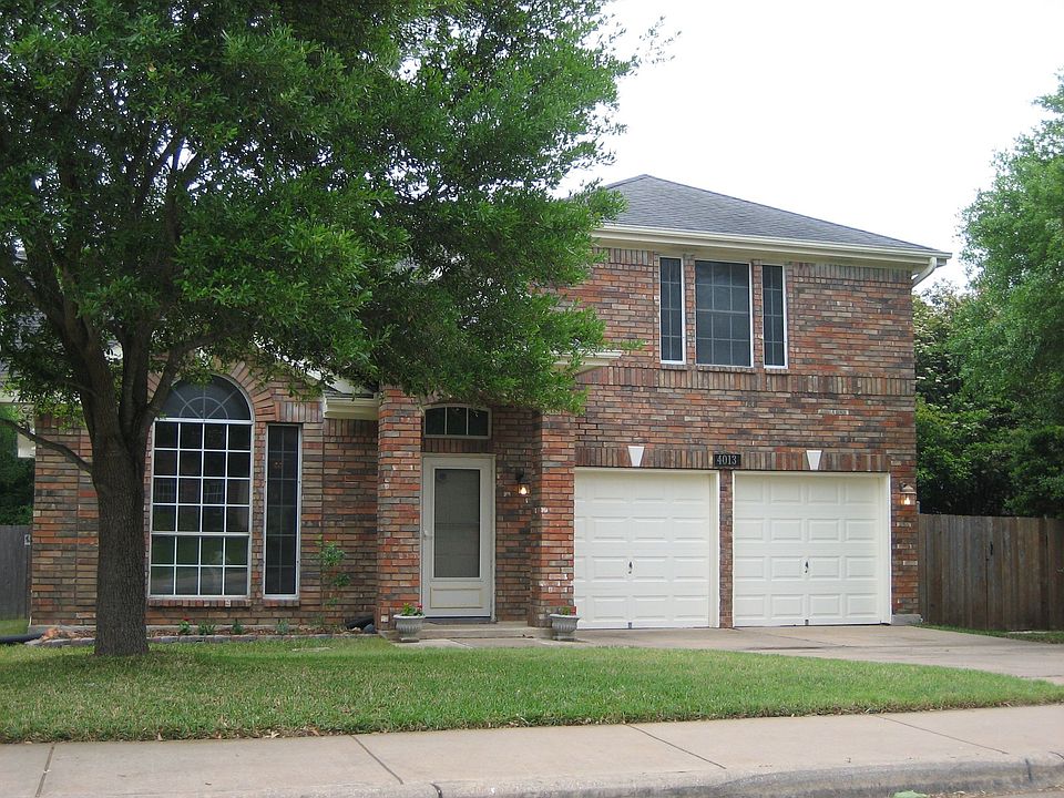 Shady Hollow Beauty! 3 bdrm,2.5 bath,3 liv. plus study/4th bdrm!Backs to creek