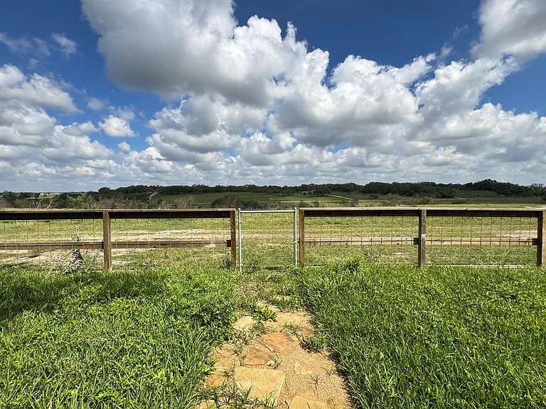 5121 FM 446 — Photo 3