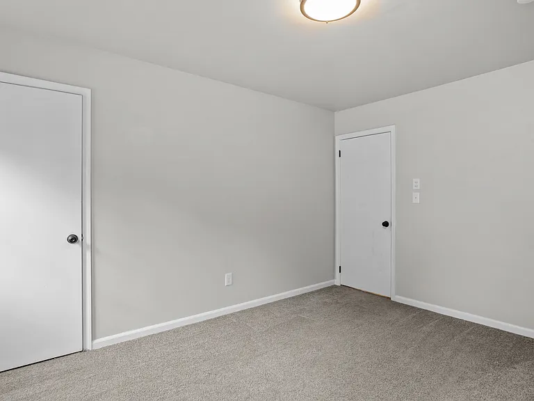 913 Laredo Ct — Photo 18
