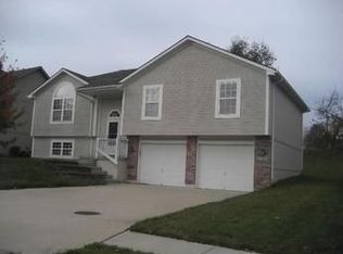 1131 SE Eastridge Dr, Blue Springs, MO 64014