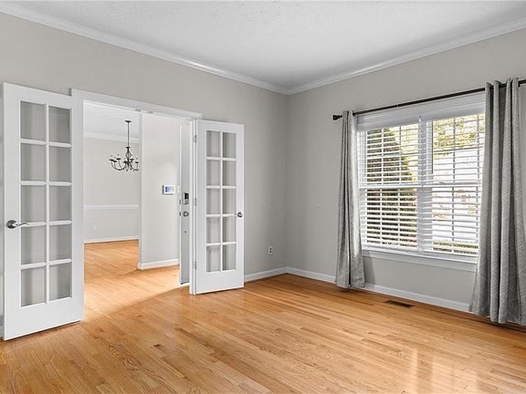 5th image of 117 Lake Pointe Dr