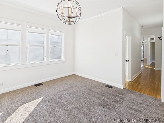 3rd image of 1505 E Oak Street