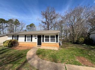 4322 Pebblebrook Dr, Charlotte, NC 28208
