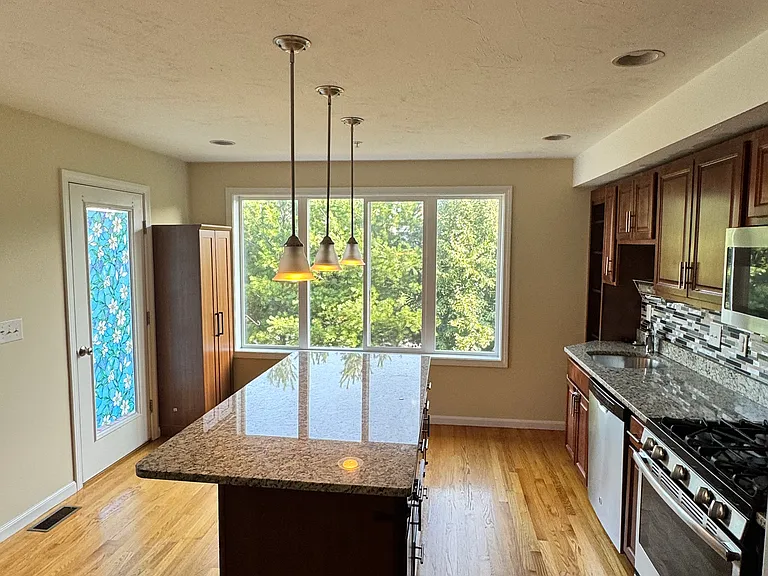 6 Queen Isabella Way — Photo 15