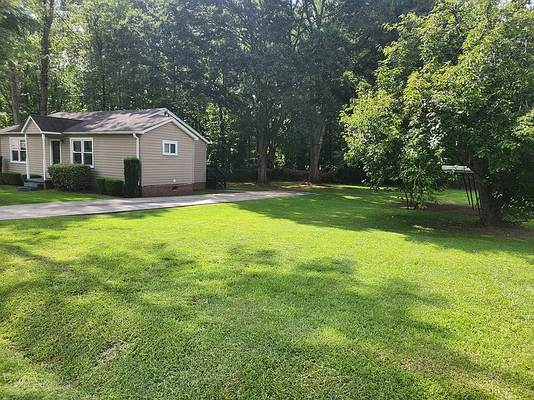 145 Crestview Dr — Photo 14