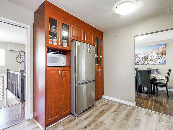 4th image of 9903 Semiahmoo Rd
