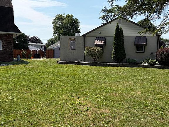 3rd image of 6 Vinsmith Ave