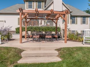 539 Pheasant Ridge Ln, Fontana, WI 53125