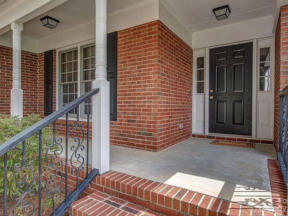 3rd image of 1417 Pensbury Ct