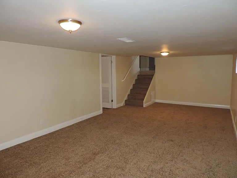 181 E 700 S — Photo 12