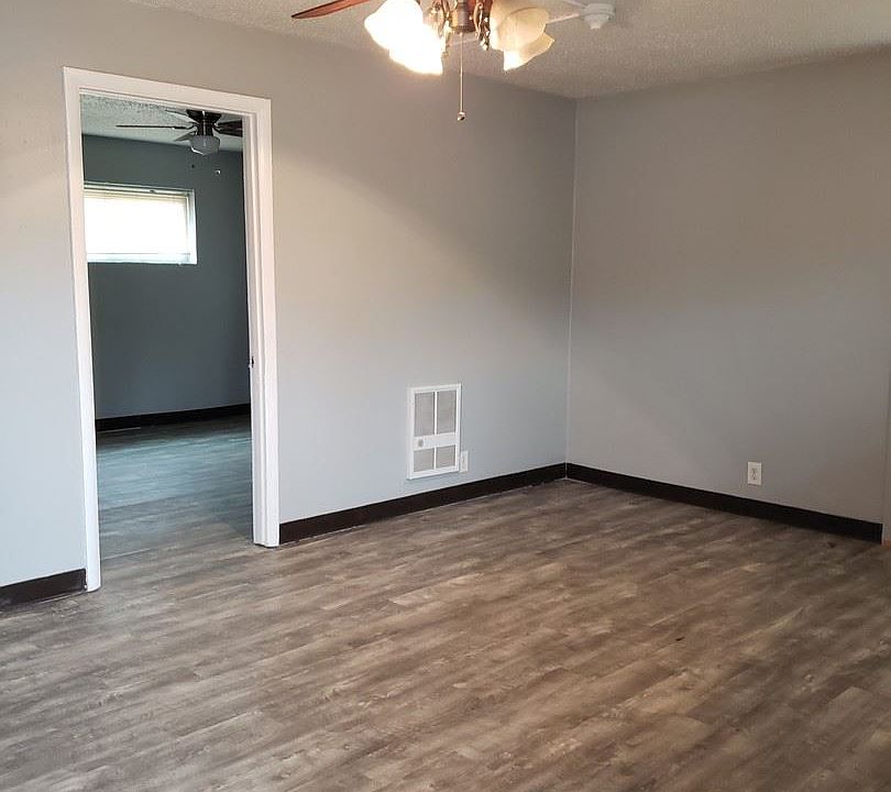 2nd image of 519 Oak St APT 14