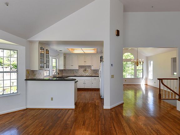 2nd image of 21 Saint Francis Cir