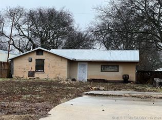 7 E Tahlequah Ave, Sulphur, OK 73086