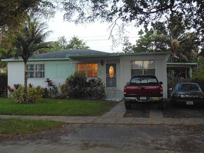 1st image of 840 NE 156th Ter