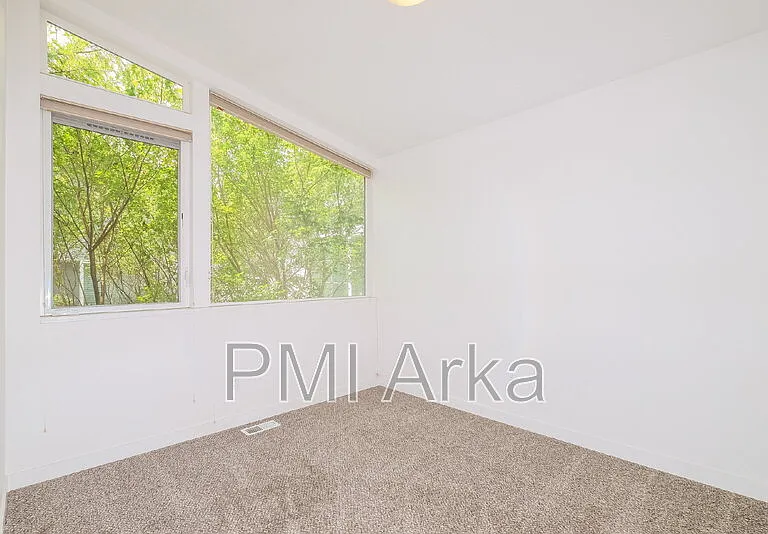 11336 40th Ave NE — Photo 6