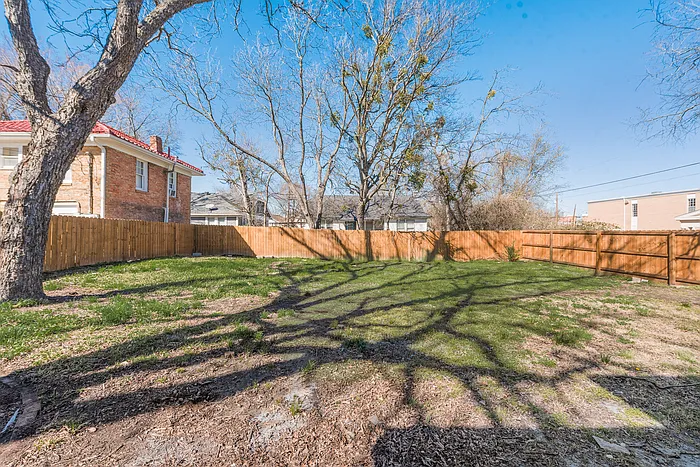 1400 Ash St — Photo 17